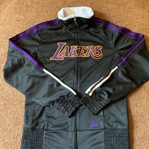 Small lakers zip up